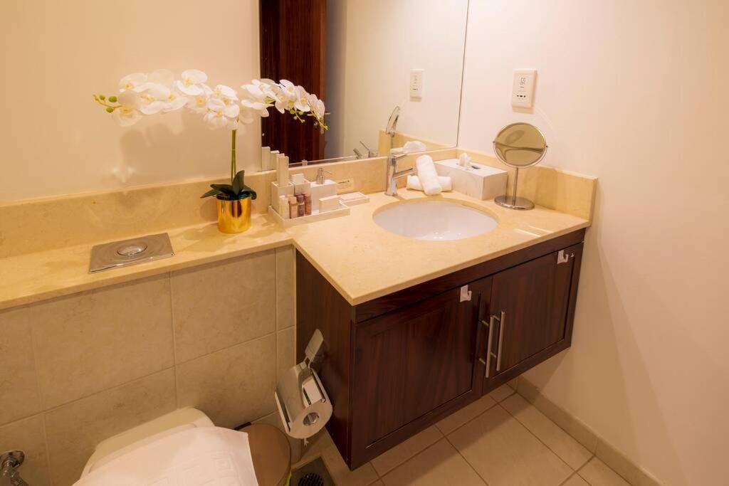 First Class 2Br With Full Burj Khalifa And Fountain View ドバイ エクステリア 写真